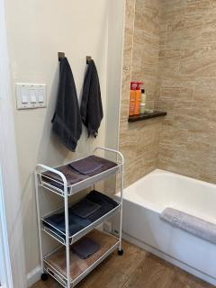 20 Minutes to Manhattan NYC - 3 BR, 2 BA Apartment - 7