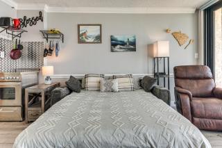Pool Access: 8th-Floor Condo on North Myrtle Beach - 4