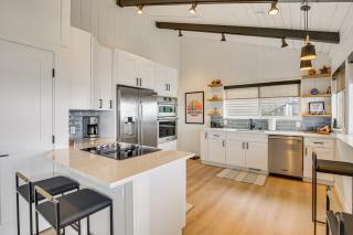 Private Beach Access: Serene Escape in Depoe Bay - 5