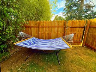 Spacious Oasis Near Stunning Mount Tabor Park - 4