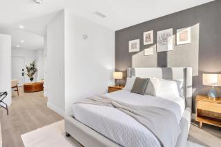 Modern Studio with Balcony Pool & Gym Access - 8
