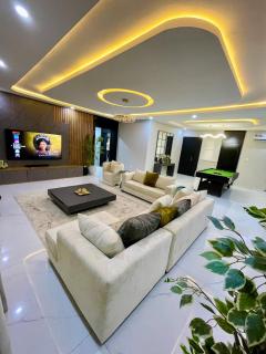 Luxurious Altitude - 0