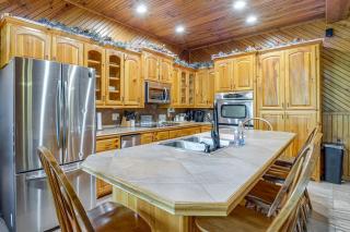 Lake Eufaula Cabin w/ Hot Tub & Large Deck - 3