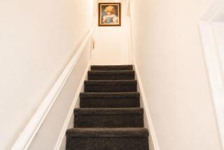 Spacious Double Room with TV & Fast Wi-Fi - 9