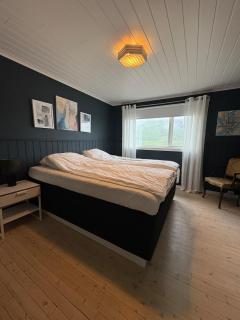 Perfectly located between fjord and mountains - 7