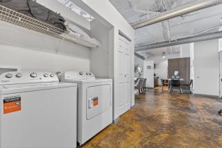 Modern River Market Loft Sleeps 6 Parking WiFi - 4