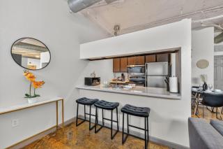 Modern River Market Loft Sleeps 6 Parking WiFi - 3