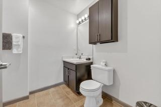 Modern River Market Loft Sleeps 6 Parking WiFi - 2