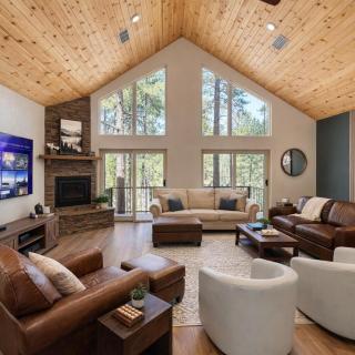 Bluejay-Getaway Luxury Cabin in Munds Park - 1