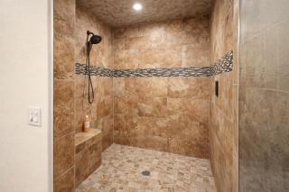 Bluejay-Getaway Luxury Cabin in Munds Park - 1