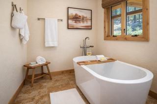 Bluejay-Getaway Luxury Cabin in Munds Park - 5