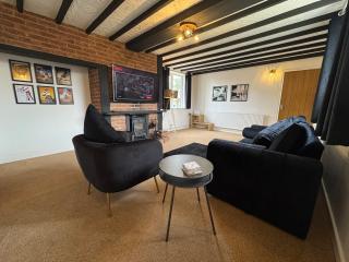 Spacious 5 Bedroom Cottage - 0