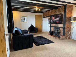 Spacious 5 Bedroom Cottage - 9