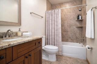 Bluejay-Getaway Luxury Cabin in Munds Park - 8