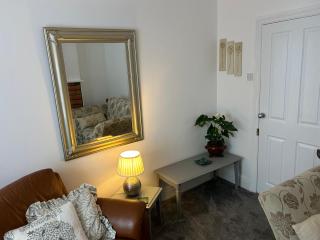 Beautiful 3 bedroom home, Dorrington Terrace - 7