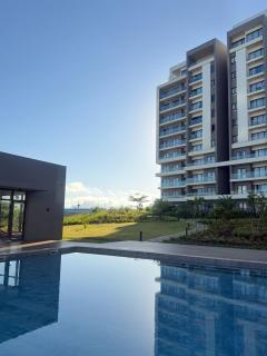 Spacious Skyline-3 Bedroom Apartment - 0