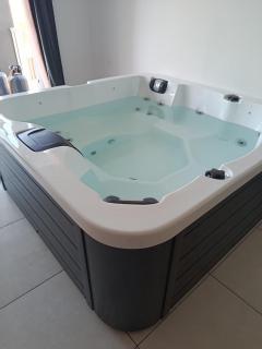 2 Bedroom Apartment in Xgħajra with hot tub near the sea - 0
