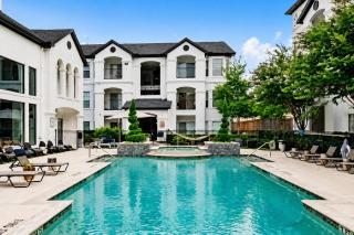 Prime River Oaks 2BR Pool, Gym & Parking - 8