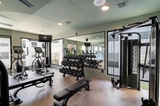 Prime River Oaks 2BR Pool, Gym & Parking - 3