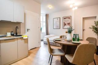 Elegancki Apartament z miejscem do Pracy obok MTP - 2