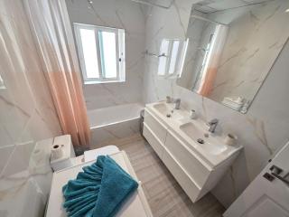 Qawra Bay Family Apartment near Bugibba Promenade - 5