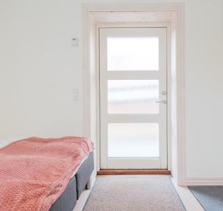 Newly Renovated Double Rooms with Kitchenette and Free Parking - 5