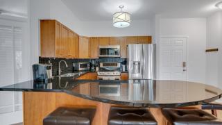 Mountain View Condo w Pool Hot, Tub and Golf Nearby 2208 - Kelowna - 1