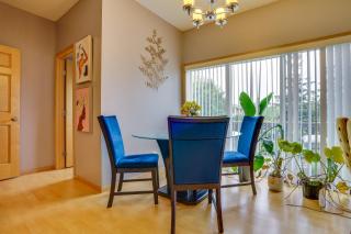 Spacious & Quiet Townhome In the Twin Cities - 9
