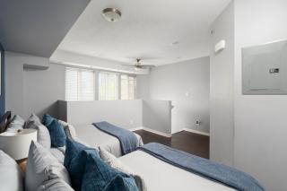 Two Story Loft w 2 beds close to Lakeshore - 6