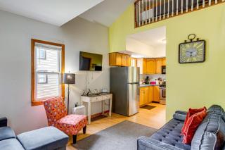 Westmont Home w/ Hot Tub! Walk to Metra Station - 8