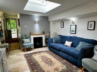 Hollyhocks Holiday Home- 2 bedroomed ground floor apartment sleeps 5 - 8