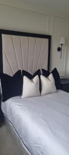 Luxury 3 bedroom house with free parking - 7