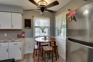 Home w/ Fenced Yard, 13 Mi to Kansas City Stadium! - 3