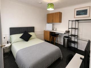 Great Value Rooms Close to Station - 0