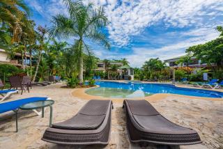 Tropical Vibes Poolside Condo - 9
