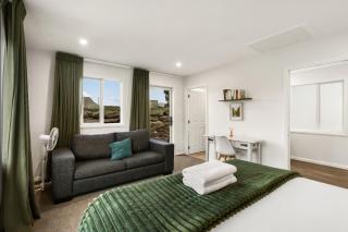 Studio Getaway | Walk to Mt Iron & Wanaka Town - 2