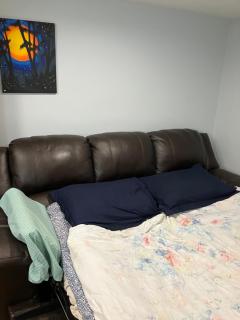 Cozy bedroom with private bathroom - 0