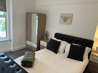 Refurbished 2BR Flat in Historic Welsh Market Town - 7