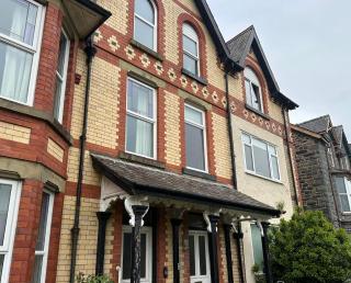 Refurbished 2BR Flat in Historic Welsh Market Town - 9