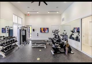 Modern Private Room with Pool & Gym - 1