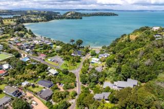 Huruhi Bay Retreat by Waiheke Pure - 3