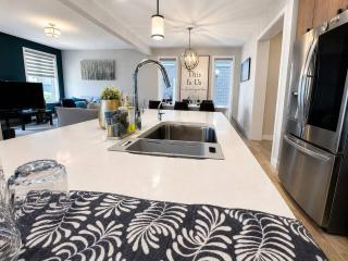 The Sutherland Suites 2 bed Shared Luxury Stay - 1