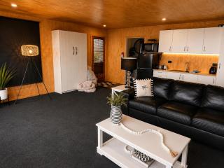 Lake Brunner Chalet - 8