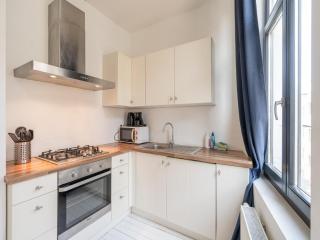 Modern 1BR Stay for 7 in Antwerp - 8