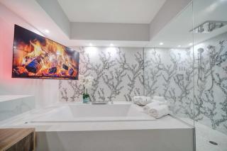 Luxe Oceanfront Penthouse on Ocean Drive So Beach - 4
