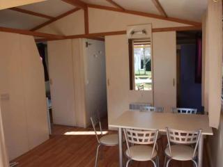 Mobil home confortable avec terrasse - 2 pers. - API-1-52-2909 - 8