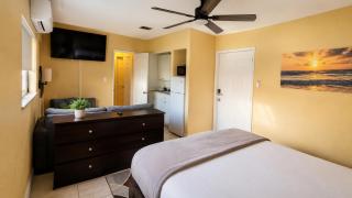 Private Guest Suite with Separate Entrance & Kitchen - 6