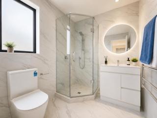 Brand New Elegant 4BR Retreat Home w Backyard - 7