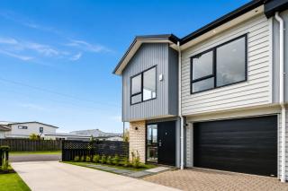 Brand New Elegant 4BR Retreat Home w Backyard - 2