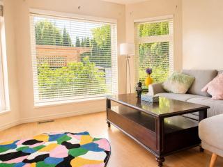 Spacious Family-Friendly 3BR Suite Near White Rock Beach - 3